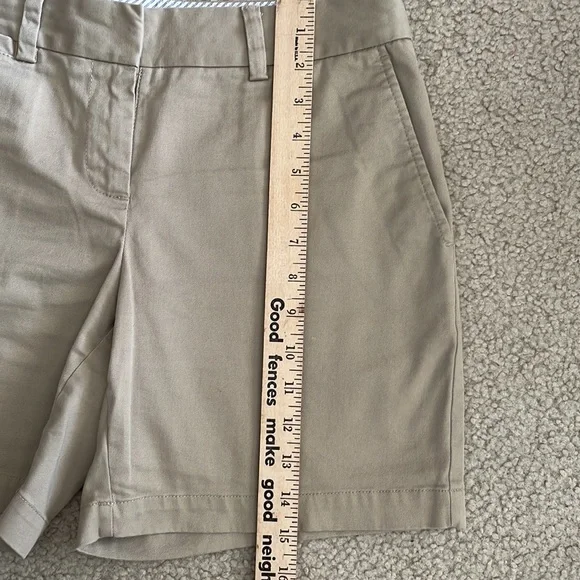Lands’ End khaki shorts - Picture 8 of 9